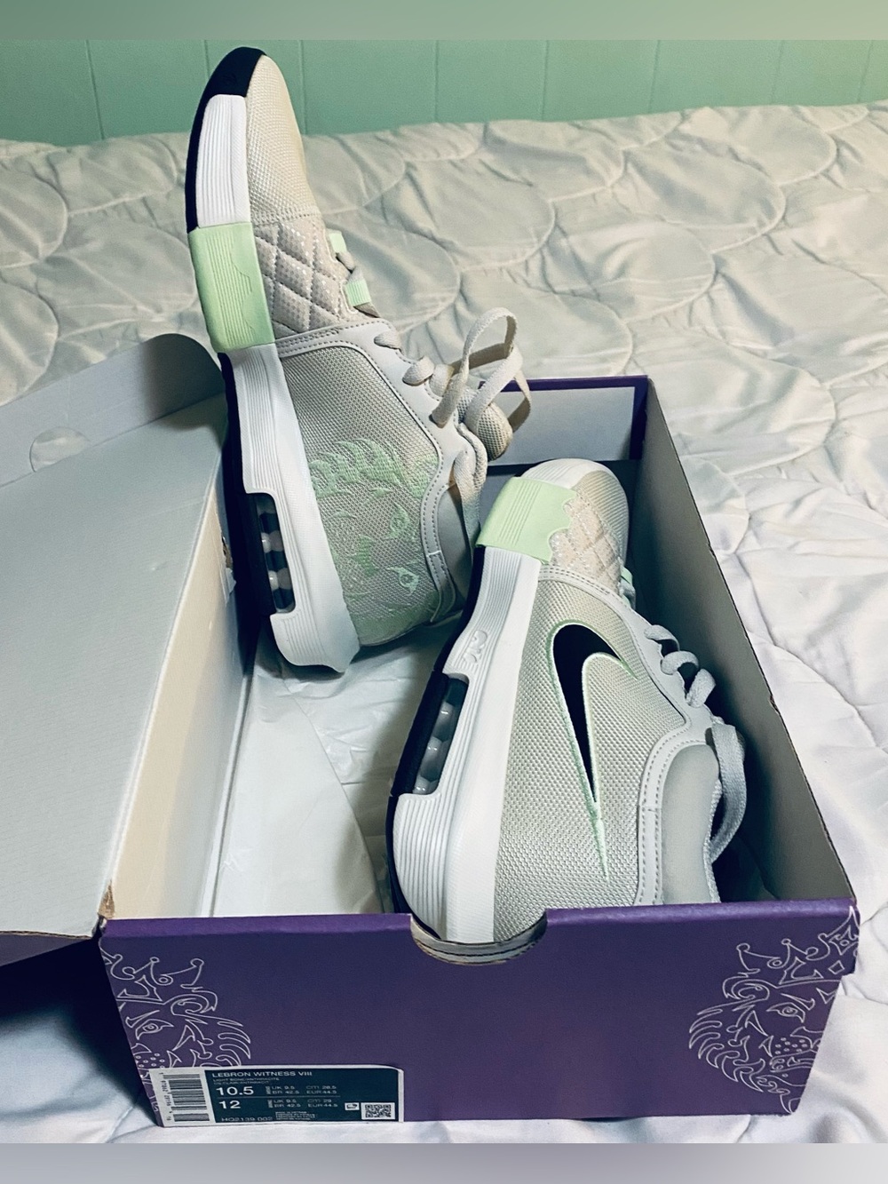 Nike Lebron Witness 10.5 Men Mint Green & White Athletic Sneakers w/ Black Swoos